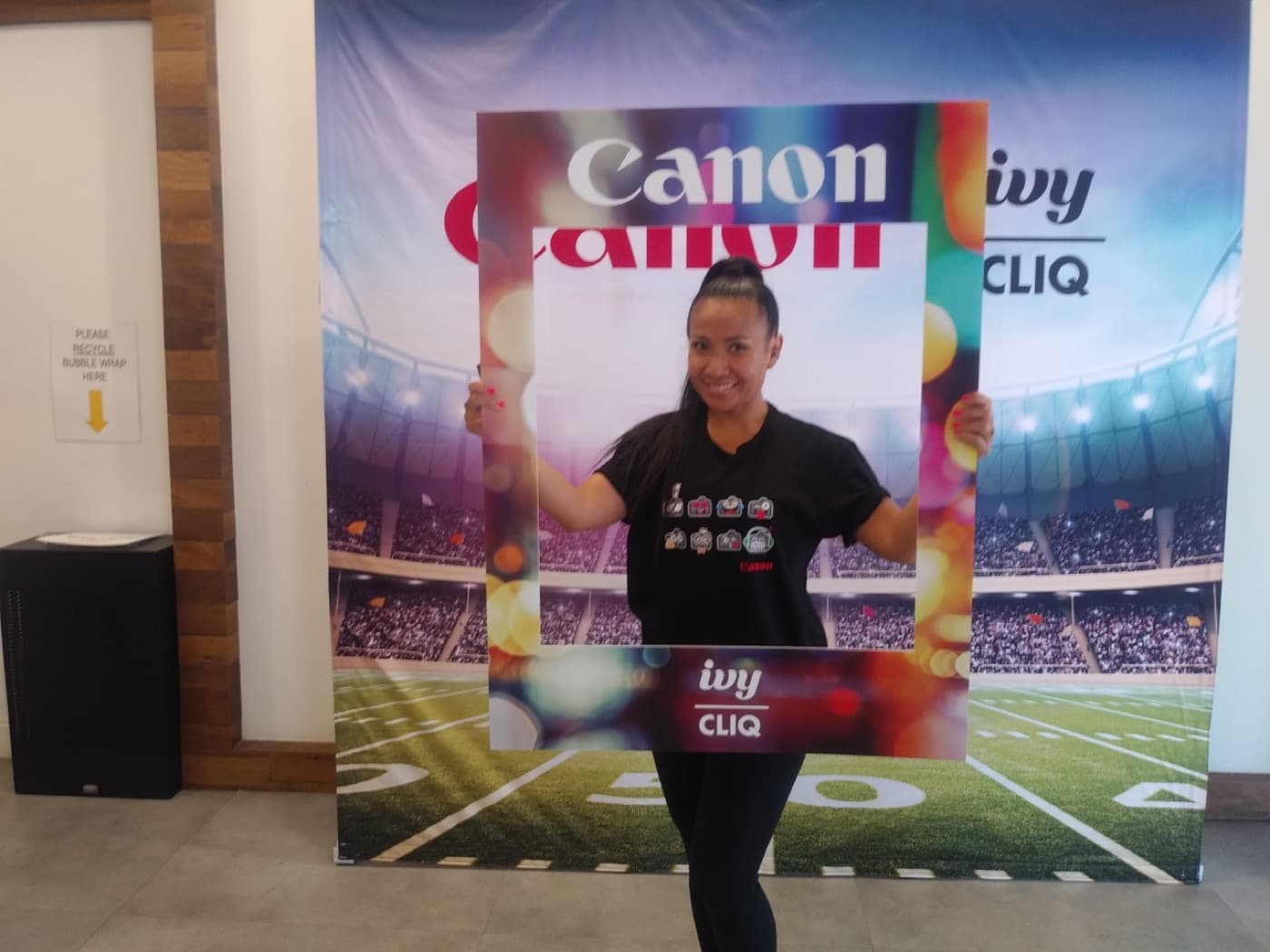 Brand ambassador demoing the IVY CLIQ camera